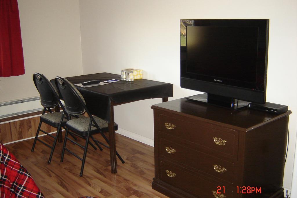 Midway Motel Radisson ห้อง รูปภาพ